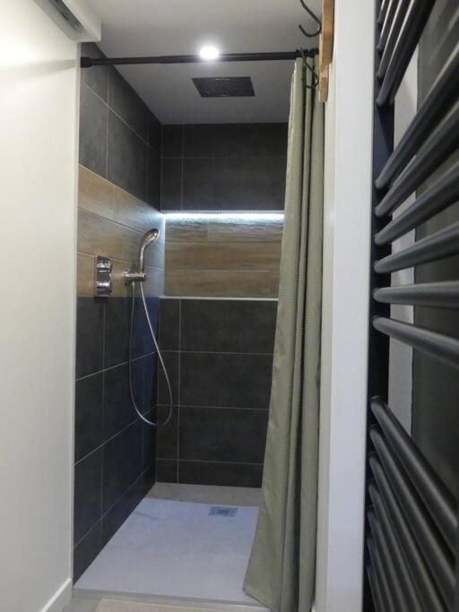 La Taniere Des Oursons Apartment Айвейл Екстериор снимка